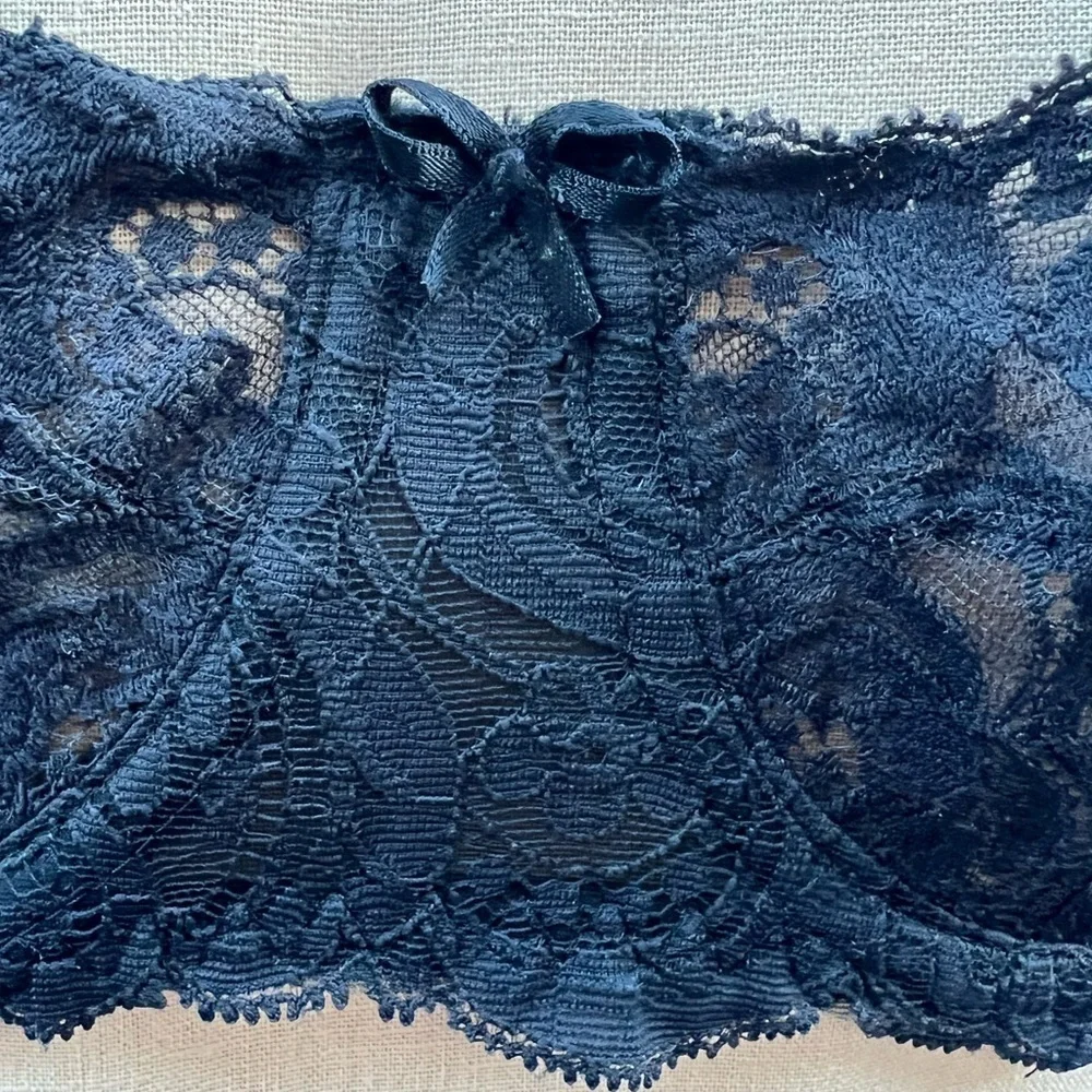Vintage Victoria's Secret Lace Strapless Bra Size 36A